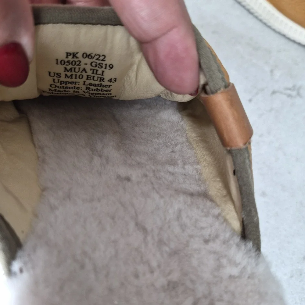 OluKai Mua 'Ili Slippers Men's 10 Leather Shearling Lined Mule Slip On Shoes‎